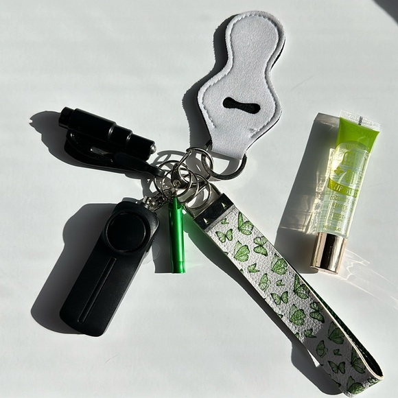 Green Letter Keychain - Picture 2 of 14